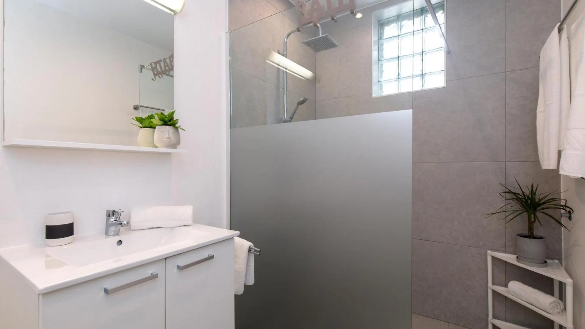 Apartment House Lijan Krk Town