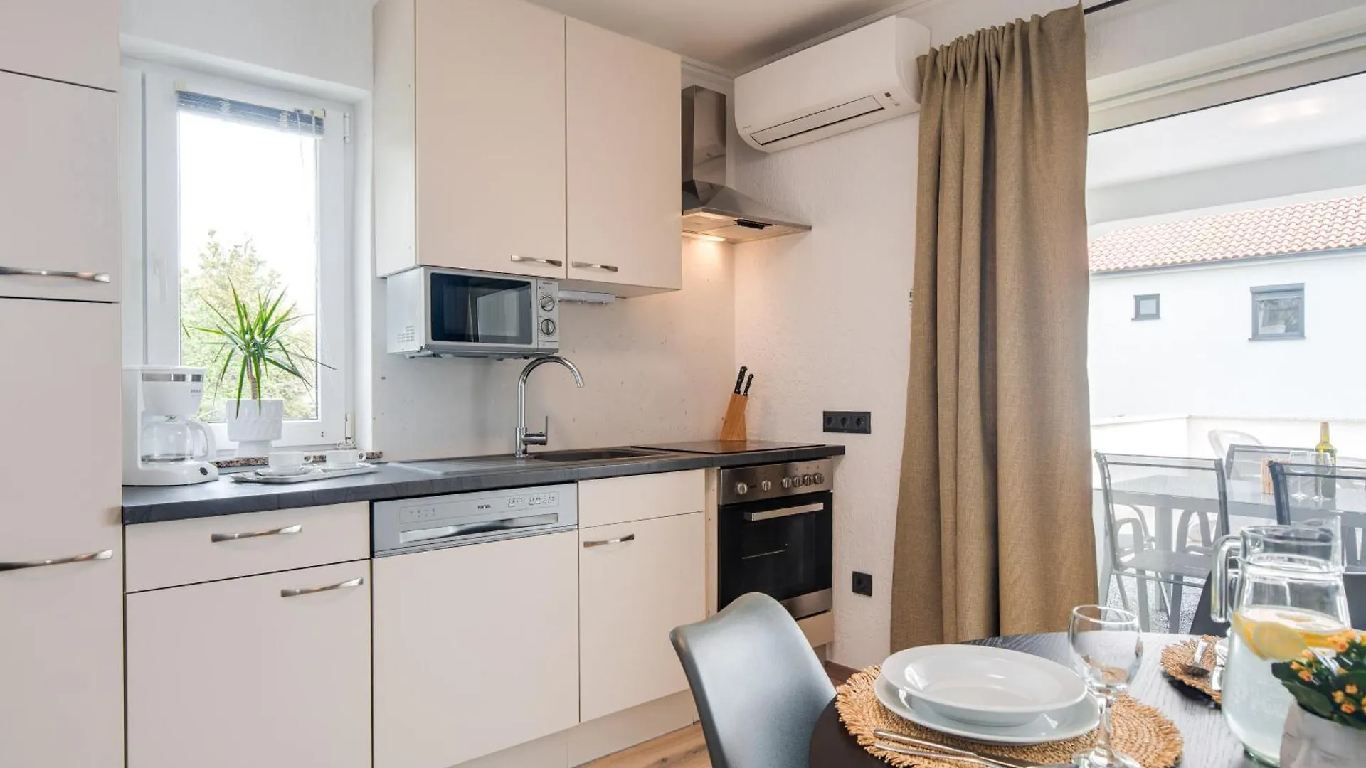 Apartment House Lijan Krk Town 0*,  Croatia