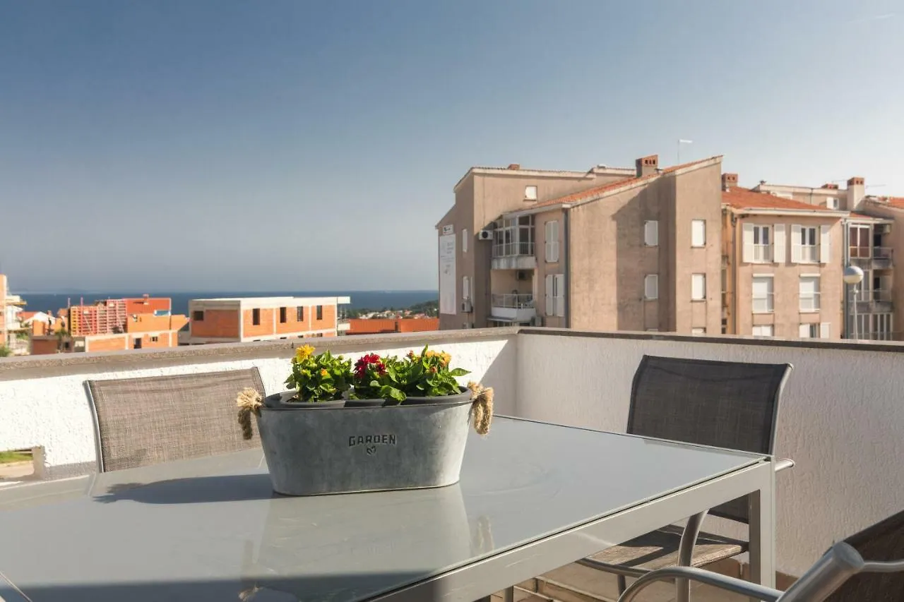 Apartment House Lijan Krk Town